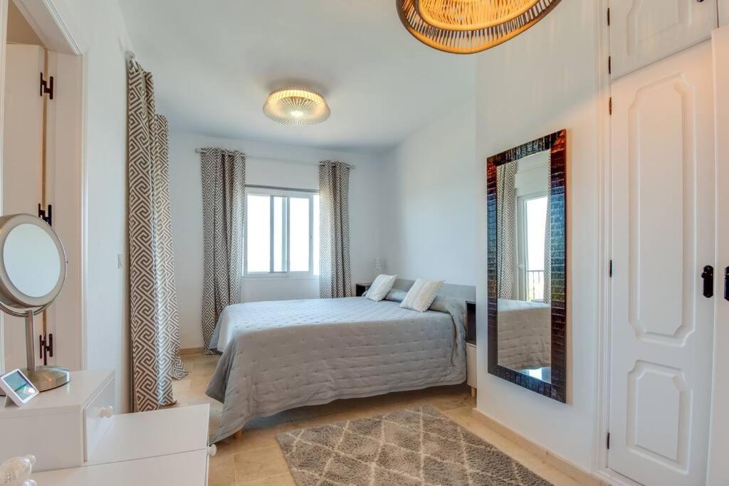 Beachfront Townhouse エステポナ エクステリア 写真
