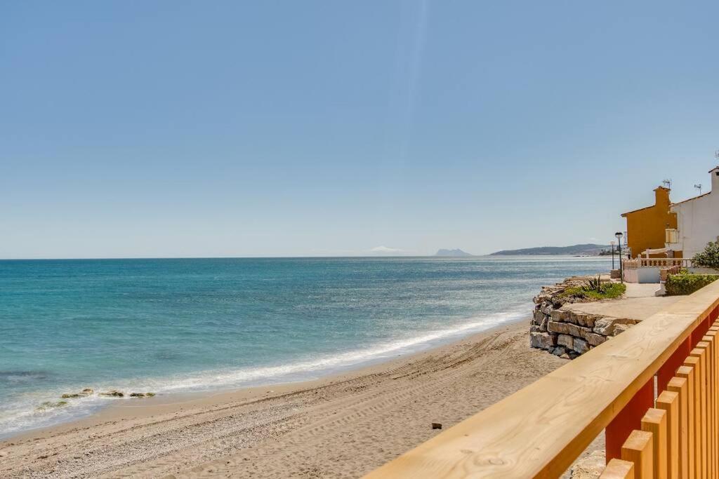 Beachfront Townhouse エステポナ エクステリア 写真