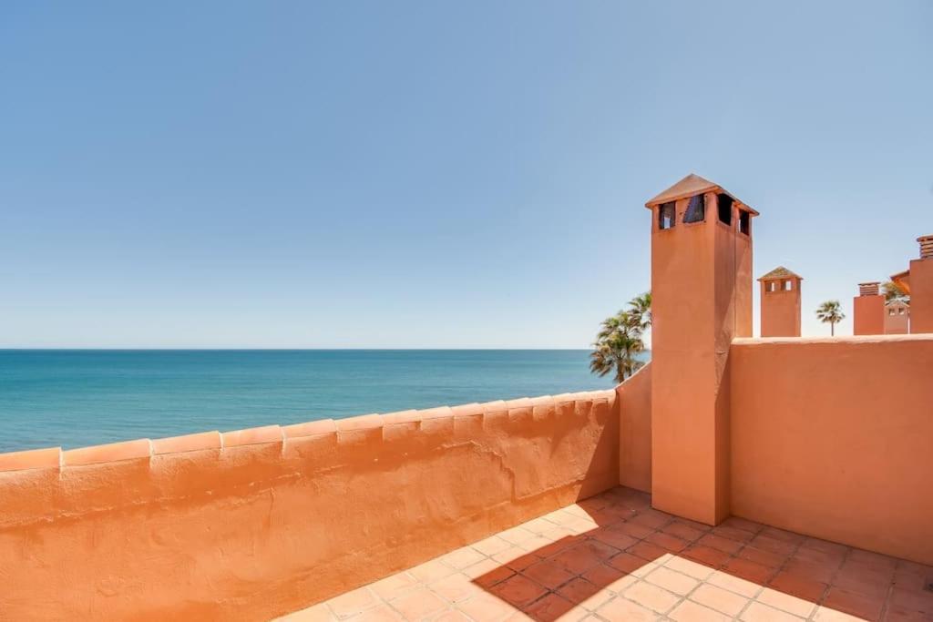 Beachfront Townhouse エステポナ エクステリア 写真