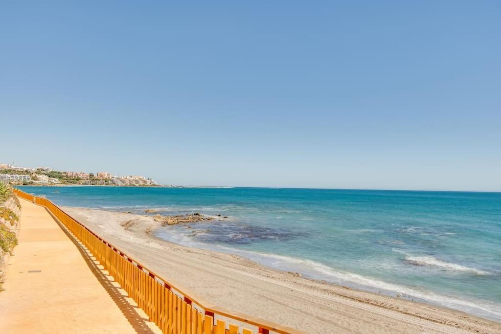 Beachfront Townhouse エステポナ エクステリア 写真
