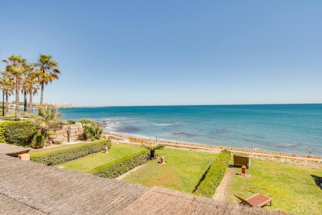 Beachfront Townhouse エステポナ エクステリア 写真